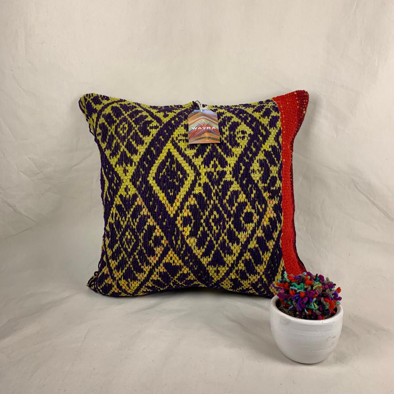 Funda de cojin andina en tonos vibrantes