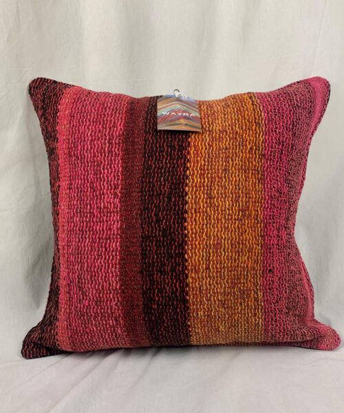 Funda andina para cojin en tonos vino