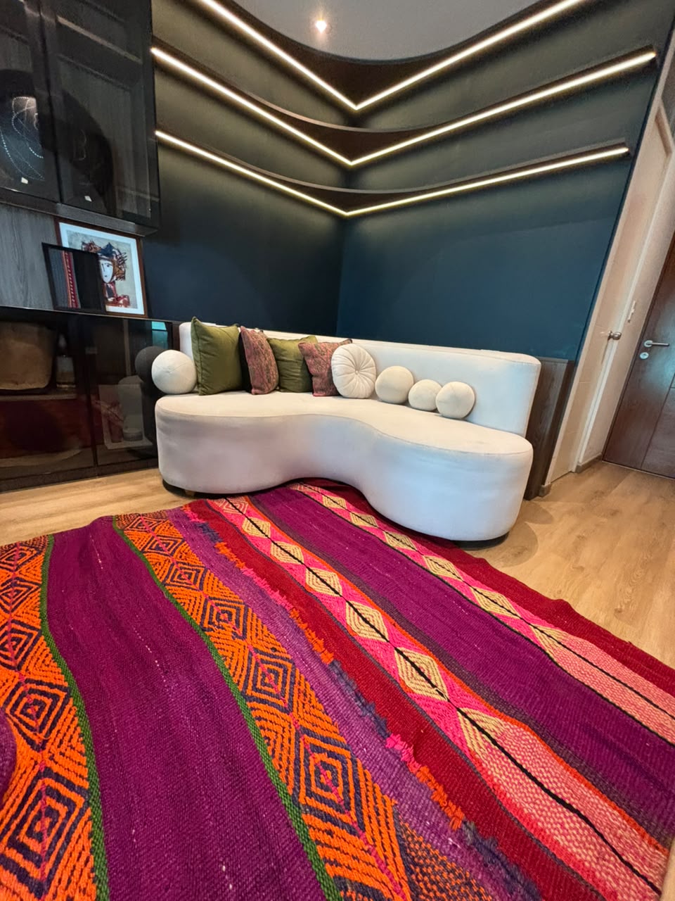 Telar andino coleccion Rainbow en tonos morados con detalles en naranja y rojo