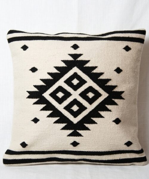 Funda artesanal a pedal de chacana blanco y negro